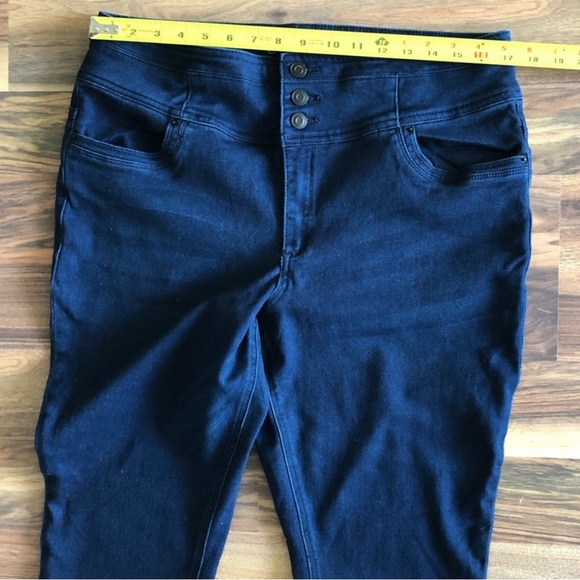 Fashion to Figure high waist jeans - Picture 4 of 6